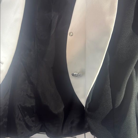 Alex Black and White Blazer - Picture 5 of 13